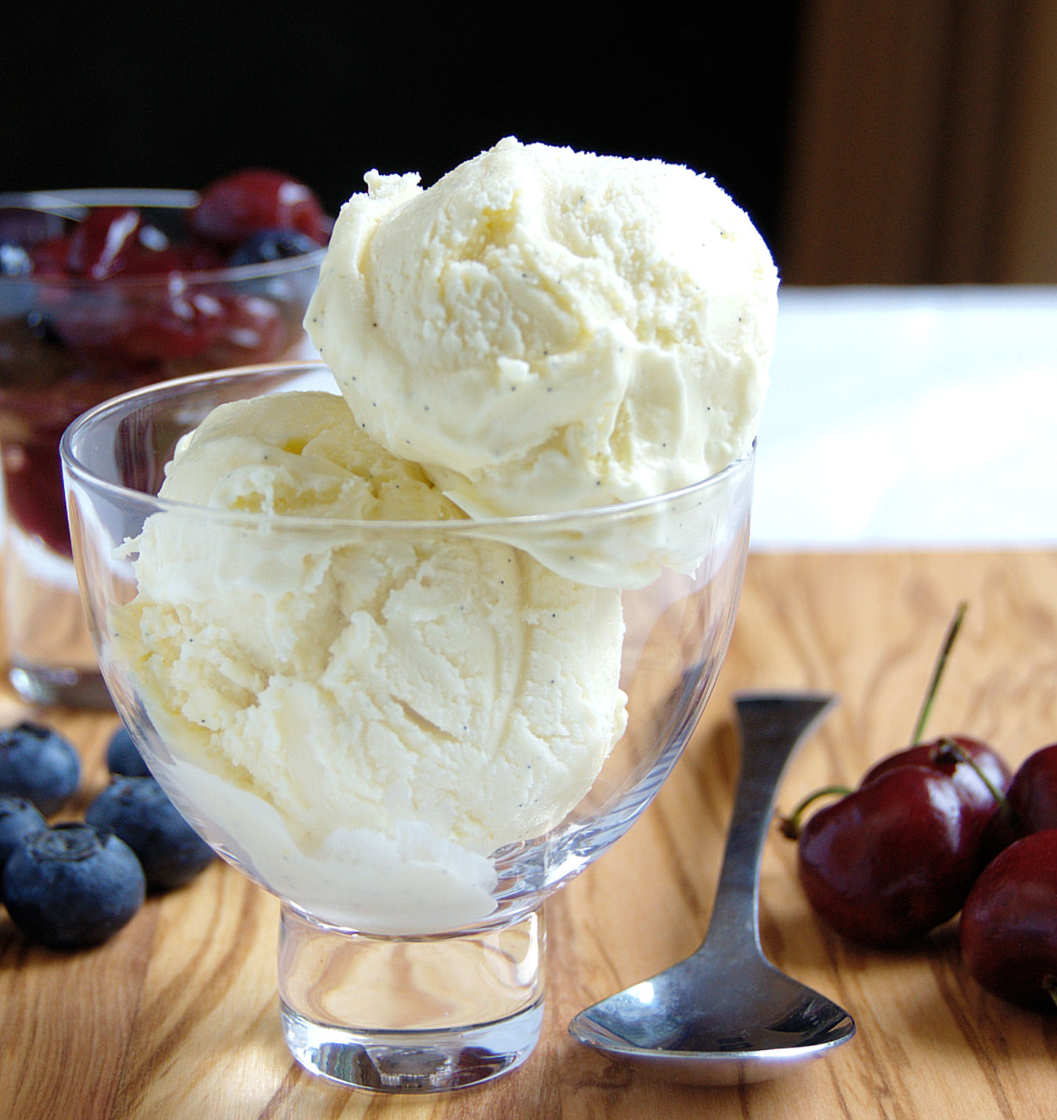 Picture of Vanilla Ice Cream in Glass Bowl